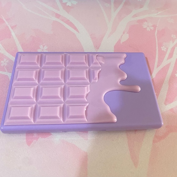 I Heart Revolution Mini Violet Crush Eyeshadow Palette - Picture 1 of 4